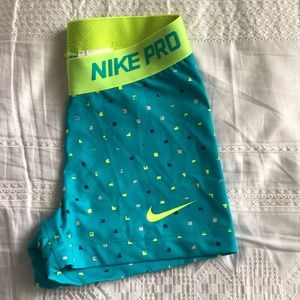 Women’s Nike Pro Shorts XS